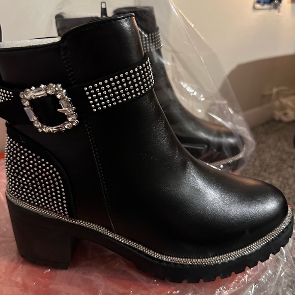 NWT: Black rhinestone boot size 6 - Picture 1 of 7